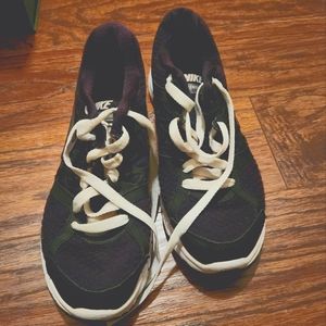 Black Women's Nike Shoes